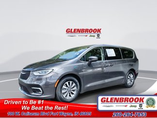 Used 2022 Chrysler Pacifica Touring-L image 1