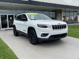 Used 2023 Jeep Cherokee Altitude Lux image 1