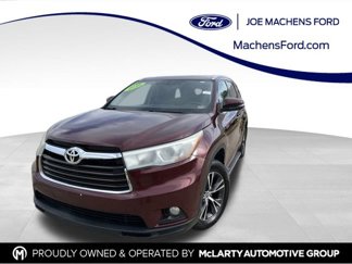 Used 2016 Toyota Highlander XLE image 1