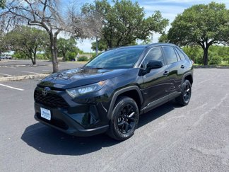 Used 2021 Toyota RAV4 LE image 1