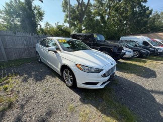 Used 2018 Ford Fusion SE image 1