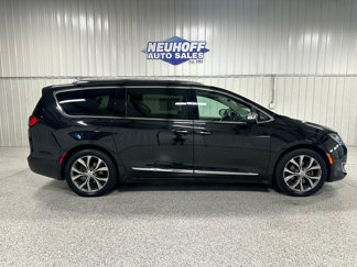 Used 2018 Chrysler Pacifica Limited w/ Tire & Wheel Group image 1