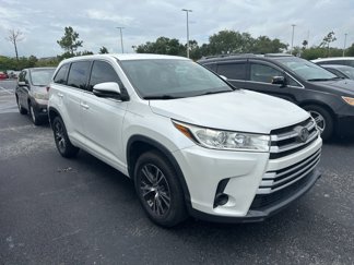 Used 2018 Toyota Highlander LE image 1
