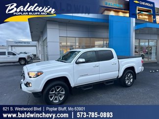 Used 2016 Toyota Tacoma Limited image 1