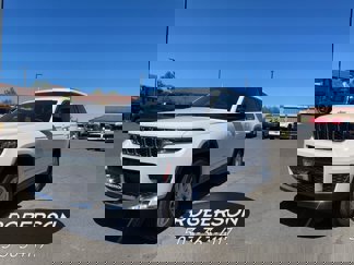 New 2025 Jeep Grand Cherokee L Laredo image 1