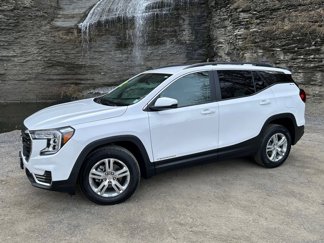 Used 2022 GMC Terrain SLE w/ Driver Convenience Package image 1