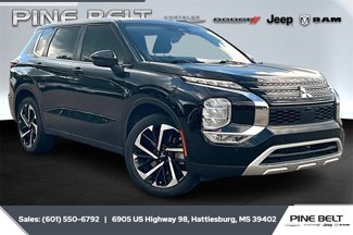Used 2023 Mitsubishi Outlander SE image 1