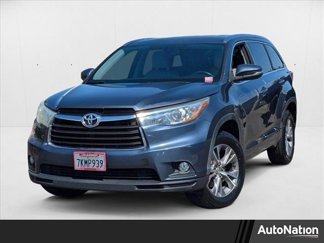 Used 2015 Toyota Highlander XLE image 1