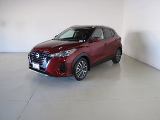 Used 2023 Nissan Kicks SV image 1