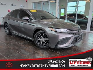 Used 2022 Toyota Camry SE w/ Cold Weather Package image 1