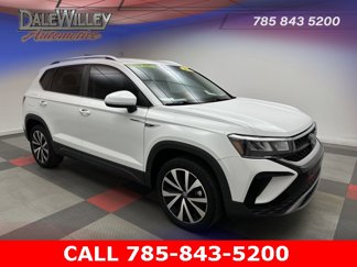 Used 2022 Volkswagen Taos SE image 1