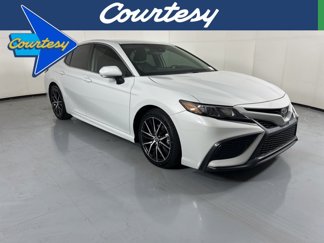 Used 2022 Toyota Camry SE image 1