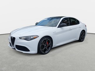Used 2023 Alfa Romeo Giulia Veloce image 1