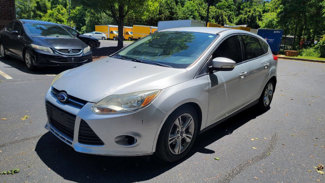 Used 2014 Ford Focus SE w/ SE Winter Package image 1
