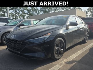 Used 2023 Hyundai Elantra SEL w/ Cargo Package image 1