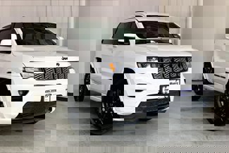 Used 2017 Jeep Grand Cherokee Altitude image 1
