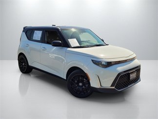 Used 2023 Kia Soul S image 1