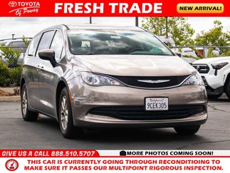Used 2017 Chrysler Pacifica Touring image 1
