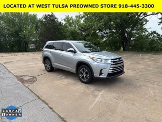 Used 2018 Toyota Highlander LE image 1