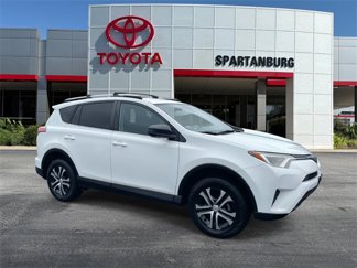 Used 2018 Toyota RAV4 LE image 1