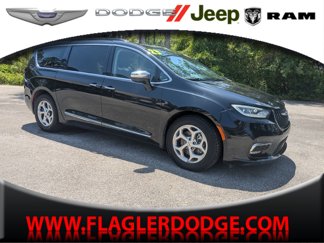 Used 2023 Chrysler Pacifica Limited image 1