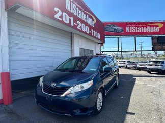 Used 2011 Toyota Sienna LE image 1