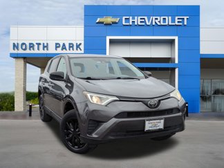Used 2018 Toyota RAV4 LE image 1