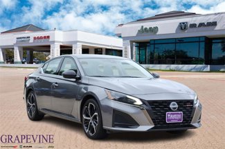 Used 2023 Nissan Altima 2.5 SR image 1