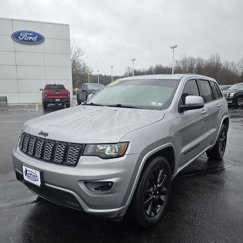 Used 2017 Jeep Grand Cherokee Altitude image 1