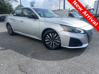 Used 2024 Nissan Altima 2.5 SV image 1