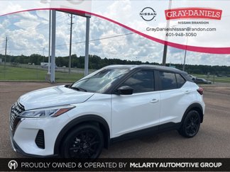 Used 2023 Nissan Kicks SV image 1