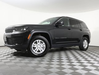 Used 2023 Jeep Grand Cherokee Laredo image 1