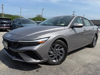 Used 2024 Hyundai Elantra SEL image 1