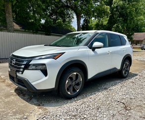 Used 2024 Nissan Rogue SV image 1