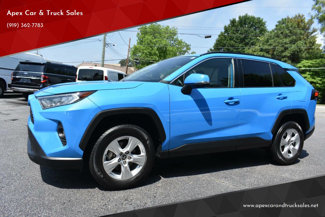 Used 2021 Toyota RAV4 XLE image 1