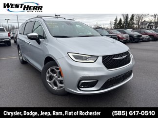 Used 2023 Chrysler Pacifica Limited image 1