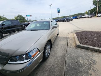 Used 2010 Lincoln Town Car Signature Limited video 2