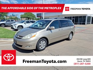 Used 2010 Toyota Sienna XLE image 1