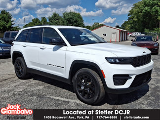 Used 2024 Jeep Grand Cherokee Altitude image 1
