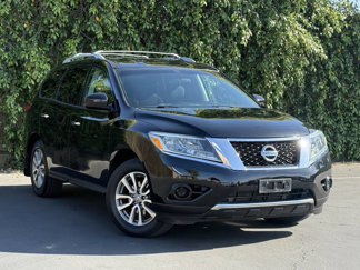 Used 2014 Nissan Pathfinder SV image 1