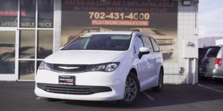Used 2017 Chrysler Pacifica Touring image 1