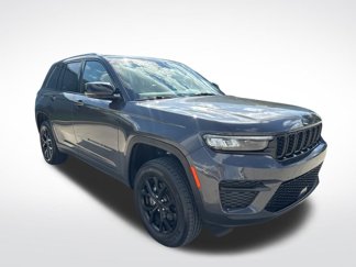 Used 2024 Jeep Grand Cherokee Altitude image 1