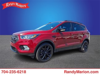 Used 2017 Ford Escape Titanium image 1