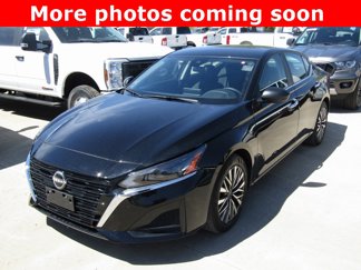 Used 2024 Nissan Altima 2.5 SV image 1