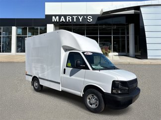 Used 2017 Chevrolet Express 3500 image 1