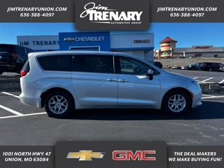 Used 2022 Chrysler Voyager LX image 1