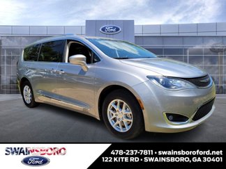 Used 2020 Chrysler Pacifica Touring-L image 1