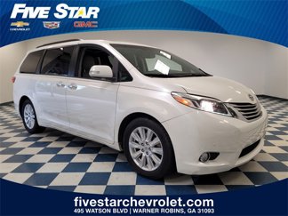 Used 2017 Toyota Sienna Limited image 1