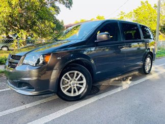 Used 2016 Dodge Grand Caravan SE image 1