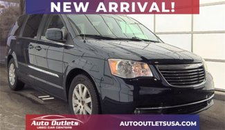 Used 2015 Chrysler Town & Country Touring image 1